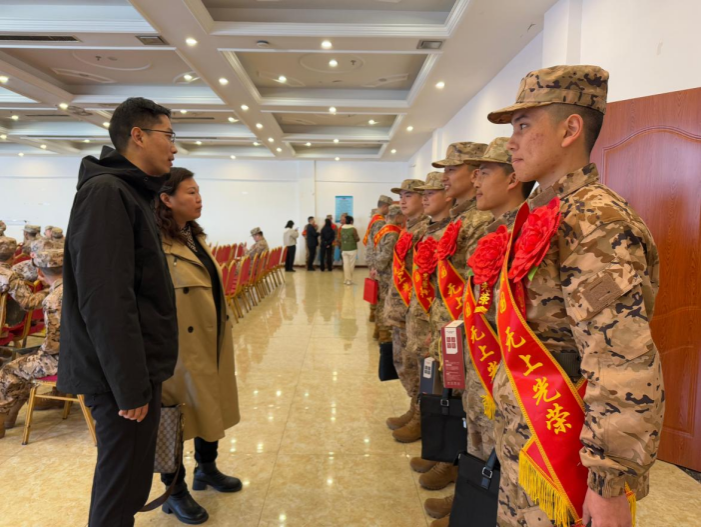 机械工程乐投网页版学工团队前往开封市民兵训练基地慰问2...